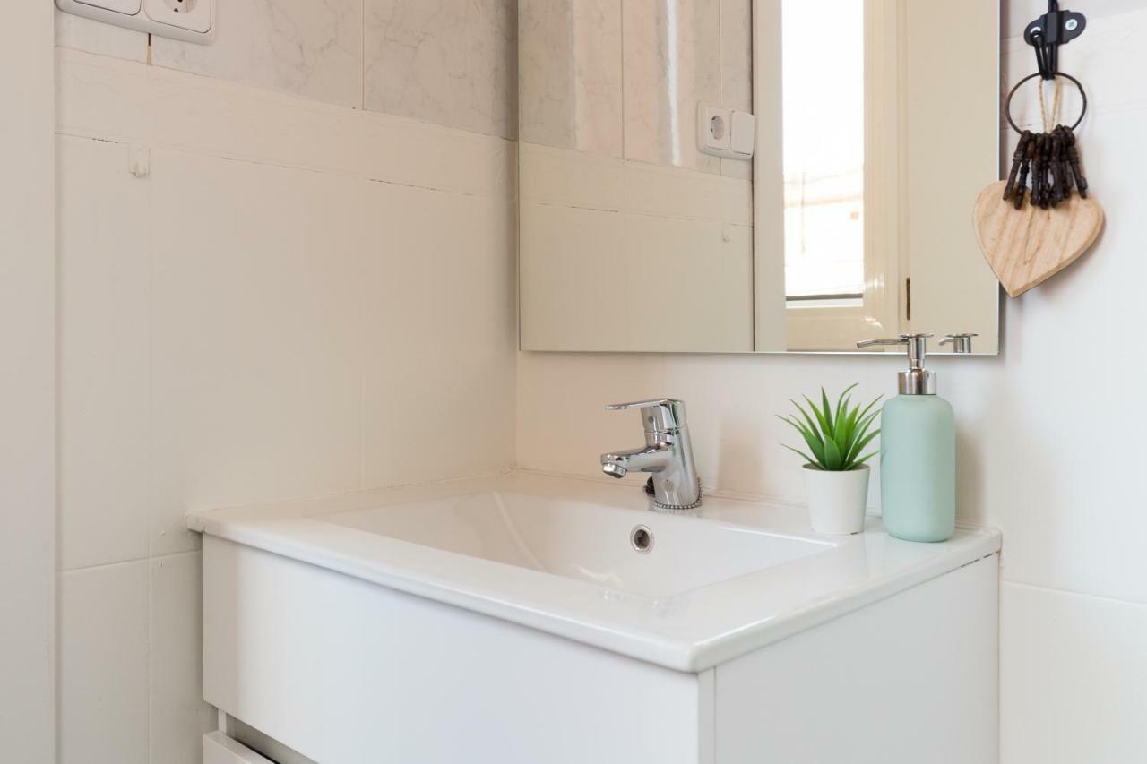Friendly Family Poble-Sec Apartment Barcelona Bagian luar foto